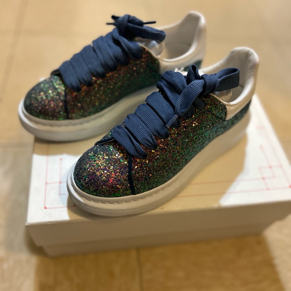 Alexander McQueen girl sneakers.size 33
